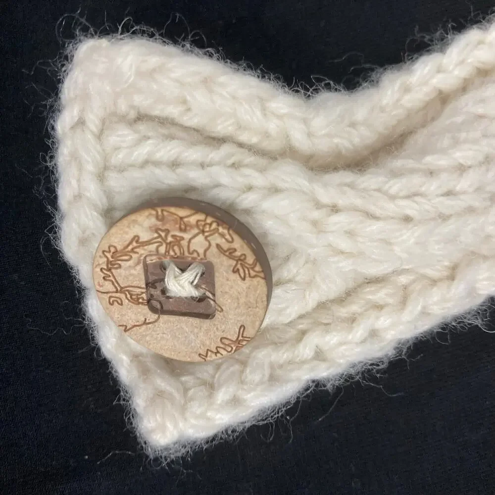 Patagonia Cable Knit Wool Blend Ear Flap Beanie Women Cream Chin Straps Pom Pom